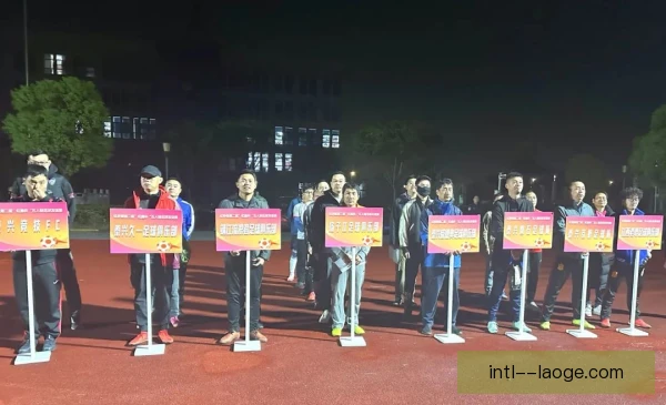 青春风暴球队网前搓球得分，细腻手法撕开防线
